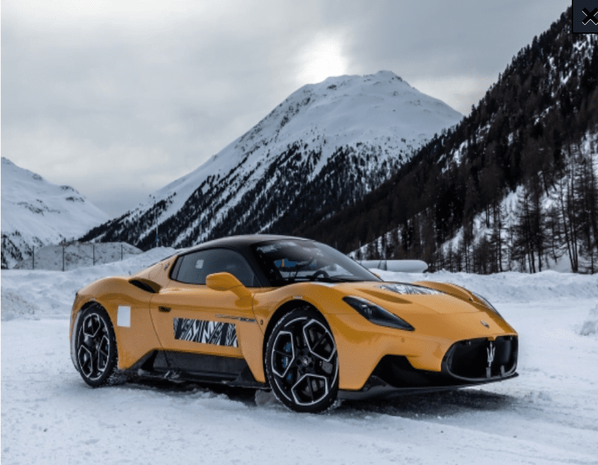 Powerful Maserati MC20 on snow